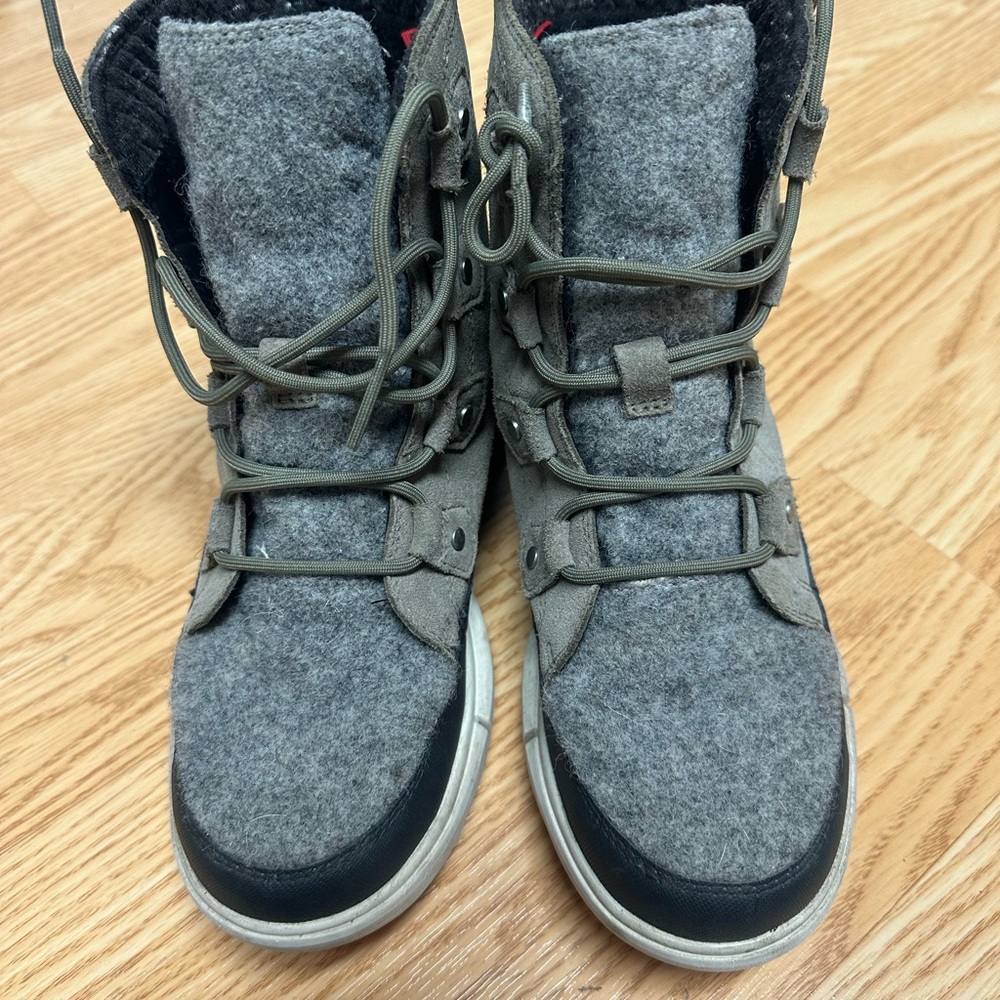 Sorel Black and Green Waterproof Boots